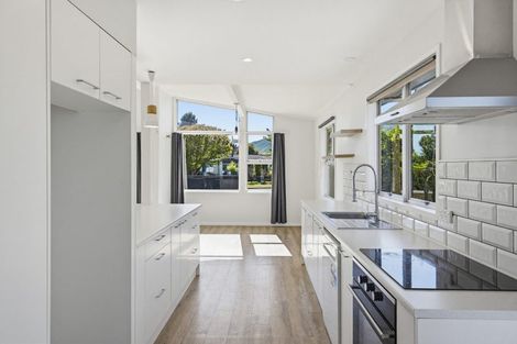 Photo of property in 32 Sylvan Avenue, Waikanae, 5036