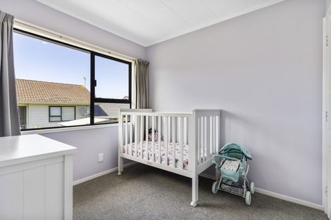 Photo of property in 2/16 Cabello Place, Unsworth Heights, Auckland, 0632