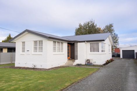 Photo of property in 16 Great North Road, Winton, 9720