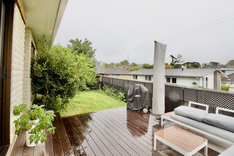 Photo of property in 2a Taipari Road, Te Atatu Peninsula, Auckland, 0610