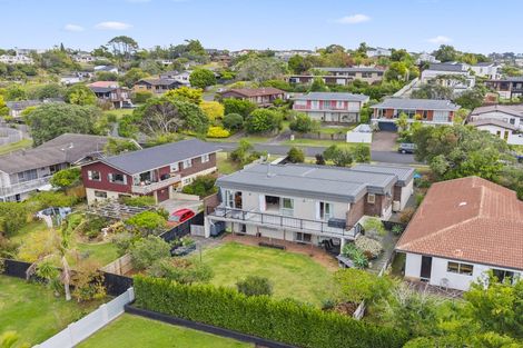 Photo of property in 5 Stapleford Crescent, Browns Bay, Auckland, 0630