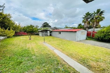 Photo of property in 106 Cobham Crescent, Kelston, Auckland, 0602