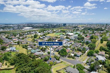 Photo of property in 37 Aronia Way, Goodwood Heights, Auckland, 2105
