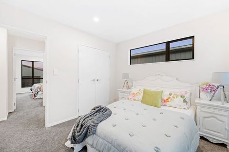 Photo of property in 10 Don Oliver Lane, Glen Eden, 0602