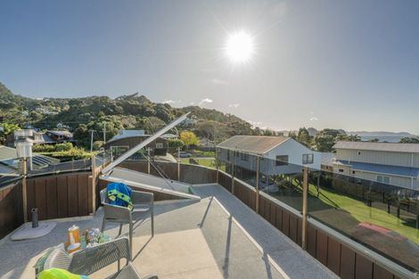 Photo of property in 17 Hahei Beach Road, Hahei, Whitianga, 3591