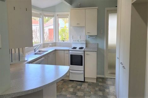 Photo of property in 28 Cambridge Street, Tawa, Wellington, 5028