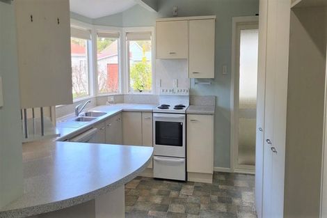 Photo of property in 28 Cambridge Street, Tawa, Wellington, 5028