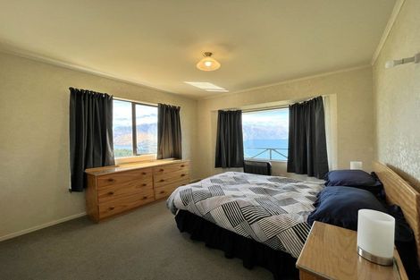 Photo of property in 1 Von Place, Fernhill, Queenstown, 9300