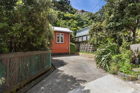 Photo of property in 64 Hungerford Road, Houghton Bay, Wellington, 6023