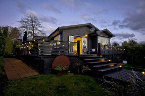 Photo of property in 11 Cedar Drive, Kelvin Heights, Queenstown, 9300