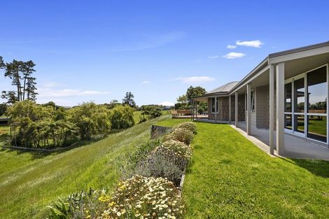 Photo of property in 32 Arthur Road, Paraite, New Plymouth, 4373