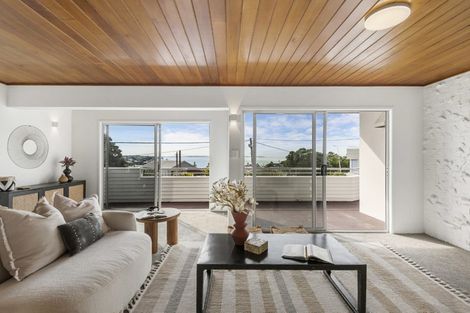 Photo of property in 1/3 Garadice Road, Rothesay Bay, Auckland, 0630