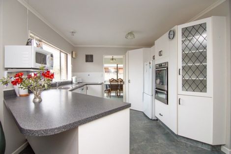 Photo of property in 14 Rosebank Avenue, Kelvin Grove, Palmerston North, 4414