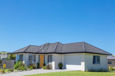 Photo of property in 2 Oscar Place, Whitianga, 3510