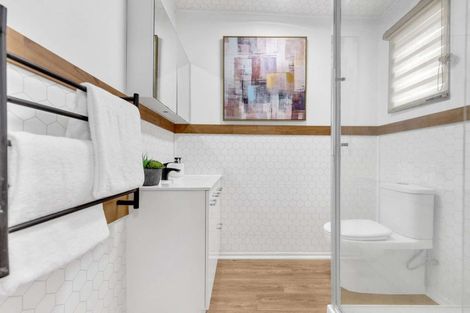 Photo of property in 15a Kawaha Point Road, Fairy Springs, Rotorua, 3015