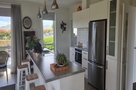 Photo of property in 9 Waipuna Grove, Levin, 5571