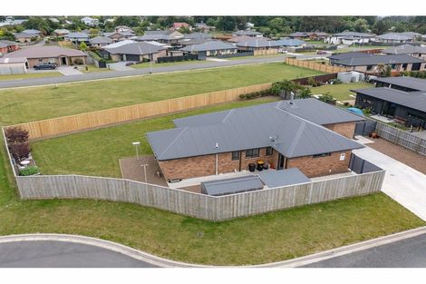 Photo of property in 14 Ruru Place, Oxford, 7430