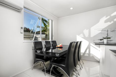 Photo of property in 2/17 Etherton Drive, Weymouth, Auckland, 2103