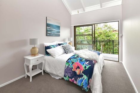 Photo of property in 2/18 Wernham Place, Northcote, Auckland, 0626