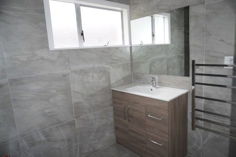 Photo of property in 8 Edgeworth Road, Glenfield, Auckland, 0629