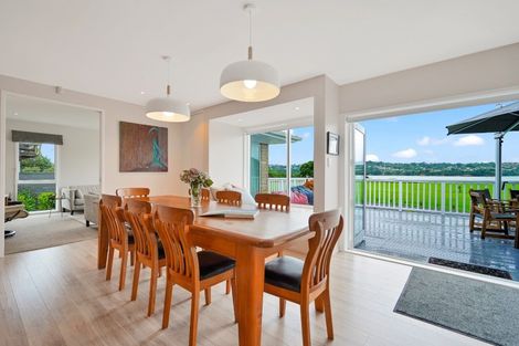 Photo of property in 93 Kiwi Esplanade, Mangere Bridge, Auckland, 2022