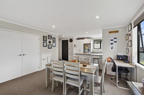 Photo of property in 15 Discovery Place, Marfell, New Plymouth, 4310