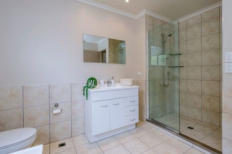 Photo of property in Te Kakariki Apartments, 7/8 Wellington Road, Paekakariki, 5034