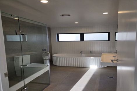 Photo of property in 4 Queensway, Three Kings, Auckland, 1024