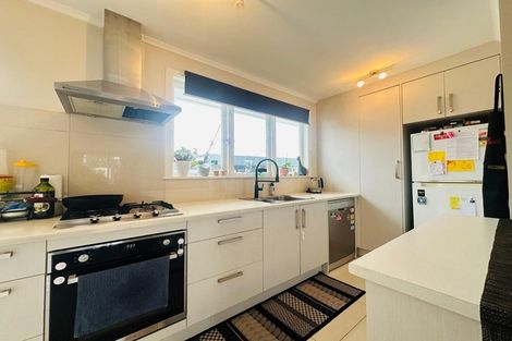 Photo of property in 25 Larnoch Road, Henderson, Auckland, 0610