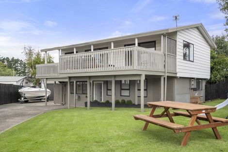 Photo of property in 8 Leaming Place, Clarks Beach, 2122