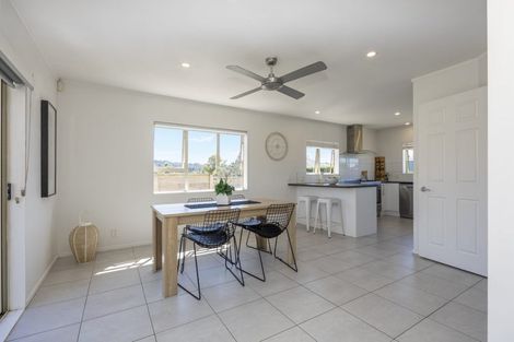 Photo of property in 19 Merlot Heights, Huapai, Kumeu, 0810