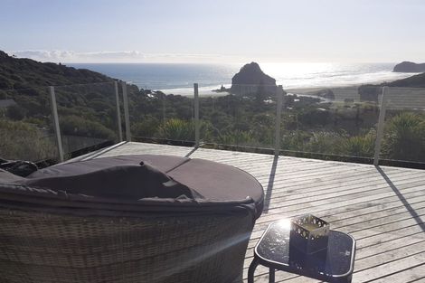 Photo of property in 35 Piha Road, Piha, New Lynn, 0772