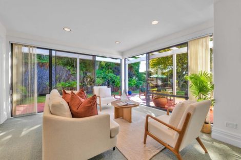 Photo of property in 568 South Road, Omata, New Plymouth, 4374