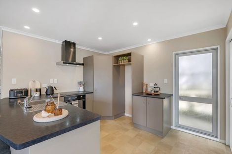 Photo of property in 2 Catlins Glen, Aotea, Porirua, 5024