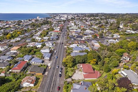 Photo of property in 333 Devon Street West, New Plymouth, 4310