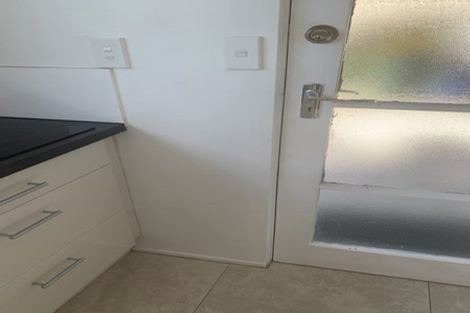 Photo of property in 11 Ian Place, Glendene, Auckland, 0602