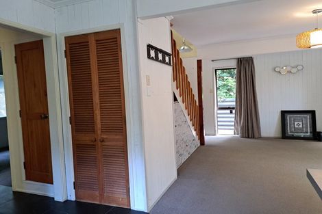 Photo of property in 27 Cascade Avenue, Waiatarua, Auckland, 0604