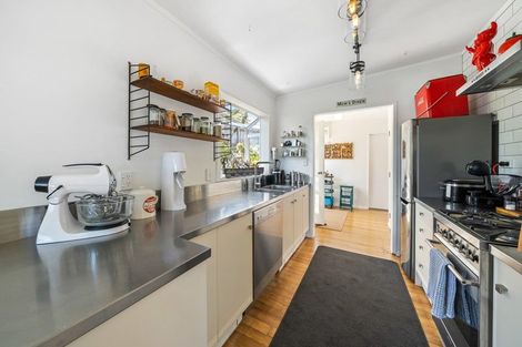 Photo of property in 2b Cherry Grove, Strathmore Park, Wellington, 6022