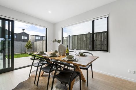 Photo of property in 2 Park Green Avenue, Rosehill, Papakura, 2113