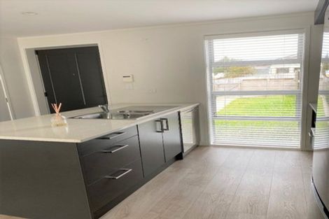 Photo of property in 1 Kaneke Place, Glen Eden, Auckland, 0602