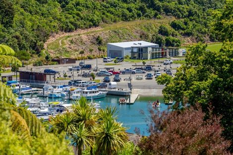 Photo of property in 32 Seaview Crescent, Picton, 7220