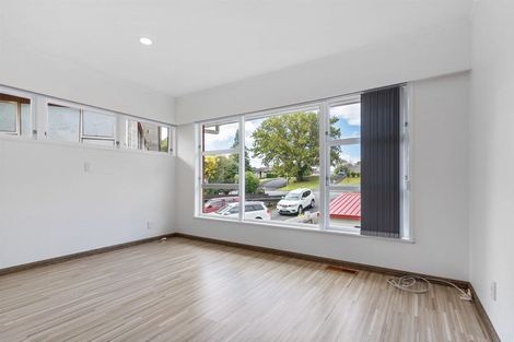 Photo of property in 176 Edmonton Road, Te Atatu South, Auckland, 0610