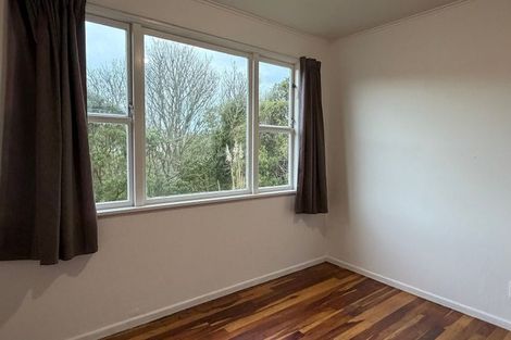 Photo of property in 147 Ruskin Road, Newlands, Wellington, 6037