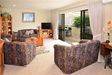Photo of property in 2 Tyrico Close, Unsworth Heights, Auckland, 0632