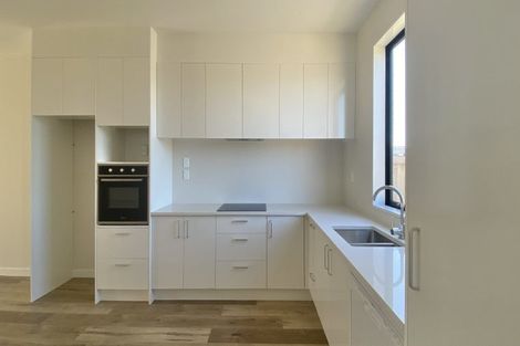 Photo of property in 2/86 Fred Taylor Drive, Westgate, Auckland, 0814