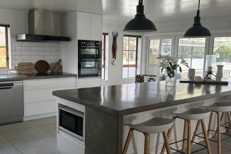 Photo of property in 16 Richmond Avenue, Waikanae, 5036