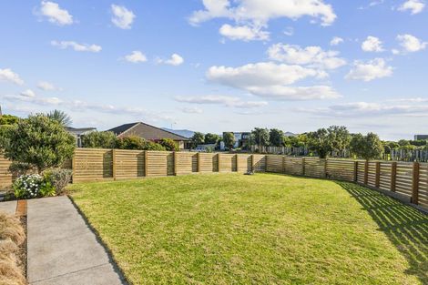 Photo of property in 156 Field Way, Waikanae Beach, Waikanae, 5036