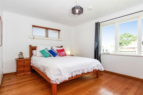 Photo of property in 12 Cron Avenue, Te Atatu South, Auckland, 0610