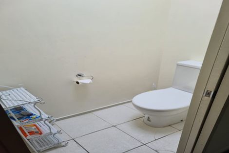 Photo of property in 2/79 Mountbatten Avenue, Hillcrest, Auckland, 0627