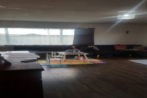 Photo of property in 1/2 Netherlands Avenue, Kelston, Auckland, 0602